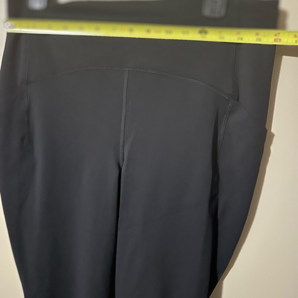 Lululemon cropped size 12 athletic leggings - Picture 9 of 9